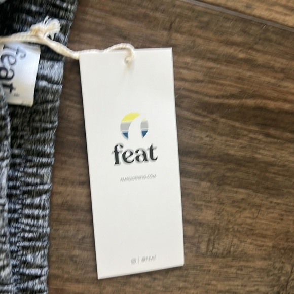 New Feat Mens Standard Crewneck Sweatshirt & Shorts Set Heather gray Size Large - Picture 12 of 13